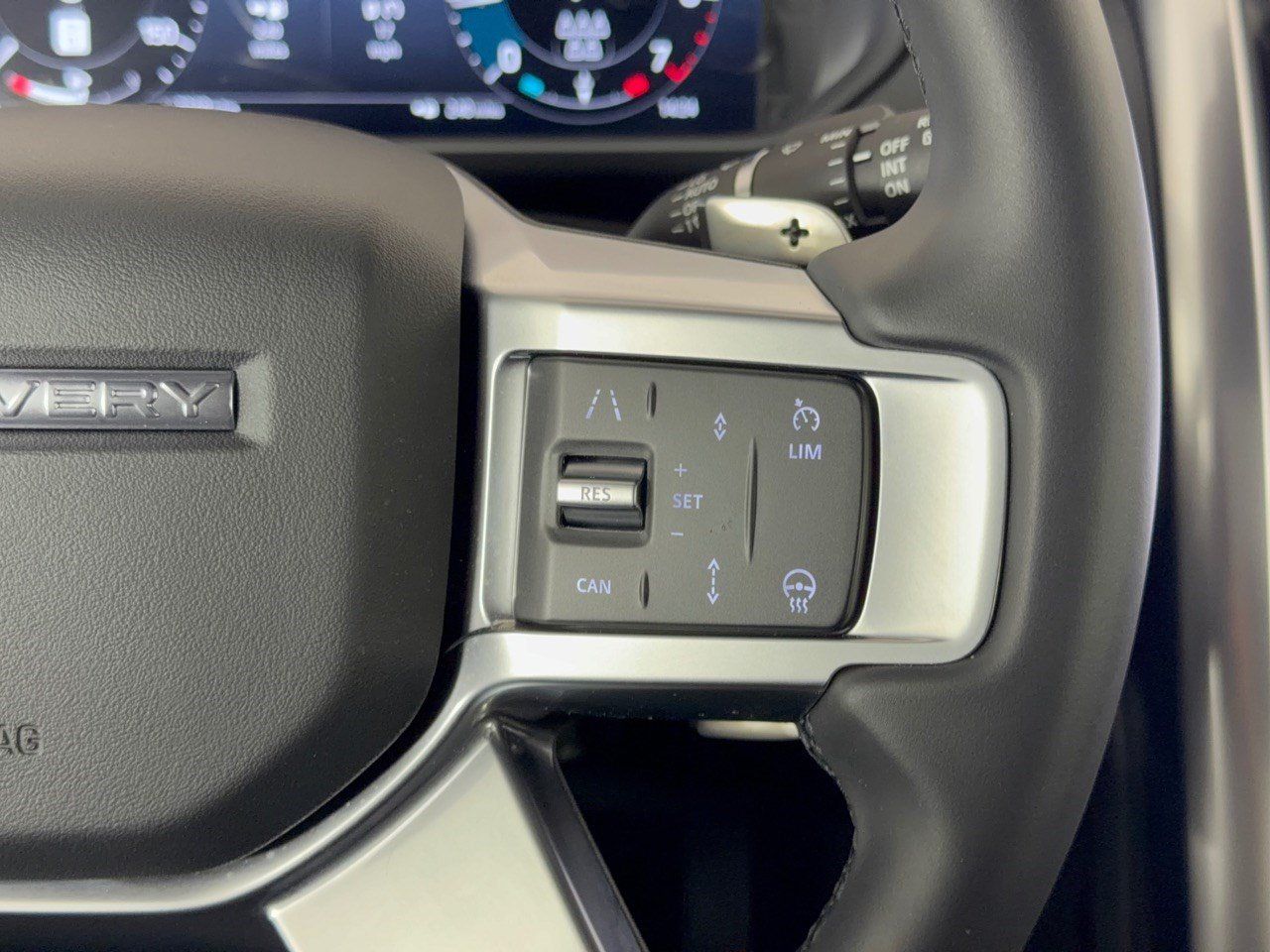 Used 2026 Land Rover Discovery S AWD/4WD image 19