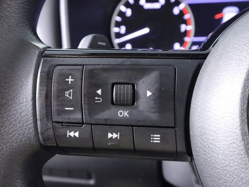 Used 2022 Nissan Rogue SV AWD/4WD image 12