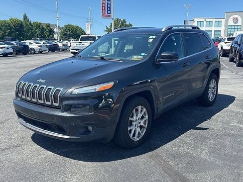 Used 2016 Jeep Cherokee Latitude w/ Safety/Convenience Group AWD/4WD image 3