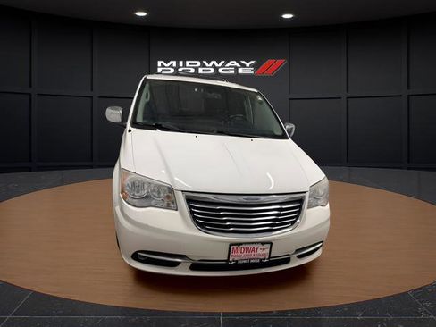 Used 2012 Chrysler Town & Country Touring-L w/ Entertainment Group #2 image 5