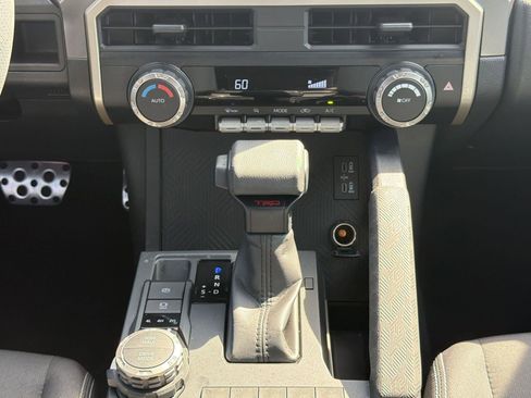 Used 2025 Toyota Tacoma TRD Sport AWD/4WD image 17