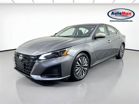 Used 2024 Nissan Altima 2.5 SV image 3