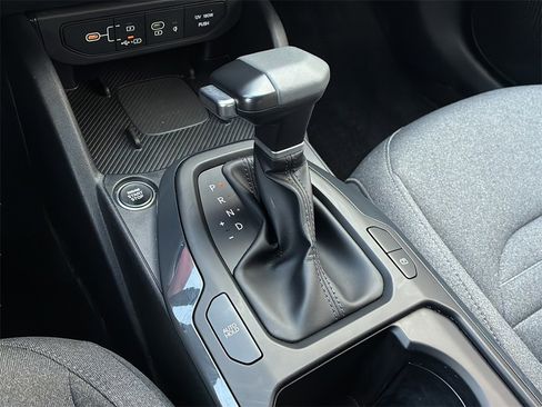 Used 2025 Kia K4 EX image 24
