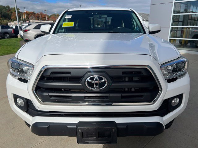 Used 2016 Toyota Tacoma SR5 AWD/4WD image 2