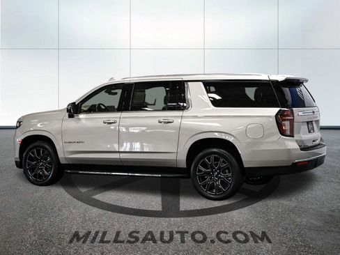 Used 2023 Chevrolet Suburban Premier w/ Premium Package 2 image 4