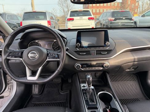 Used 2020 Nissan Altima 2.5 SV image 13