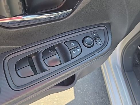 Used 2023 Nissan Versa SV image 10