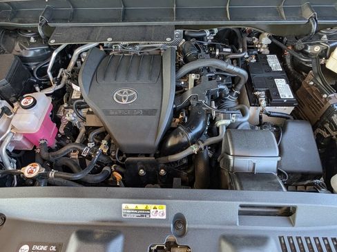 Used 2024 Toyota Highlander Platinum FWD image 32