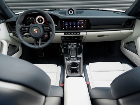 Certified 2026 Porsche 911 Targa 4 GTS image 22