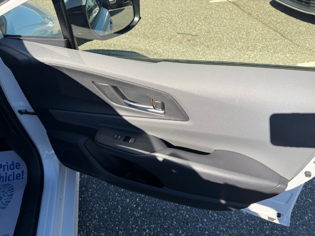 Used 2025 Toyota Prius XLE AWD/4WD image 17