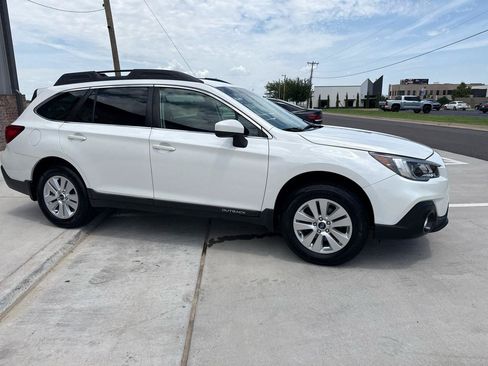 Used 2018 Subaru Outback 2.5i Premium AWD/4WD image 8