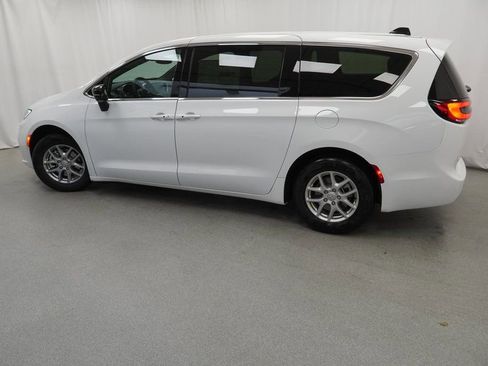 New 2026 Chrysler Pacifica Select FWD image 14