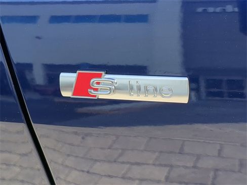 Used 2023 Audi Q4 e-tron Premium w/ Convenience Package image 11