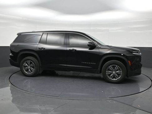 Used 2024 Chevrolet Traverse LS FWD image 6