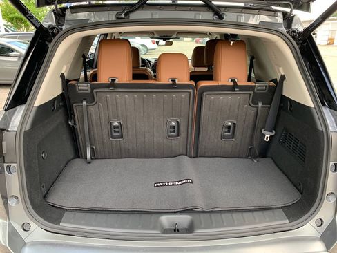 New 2026 Nissan Pathfinder Platinum FWD image 6