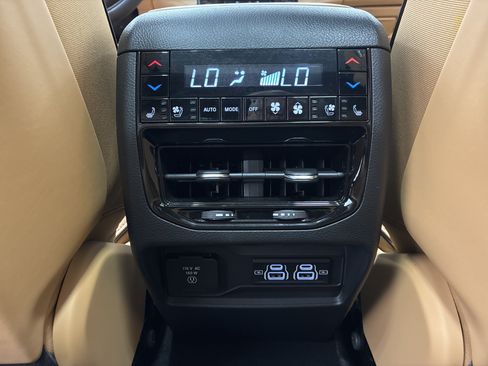 Certified 2025 Jeep Grand Cherokee Summit AWD/4WD image 15