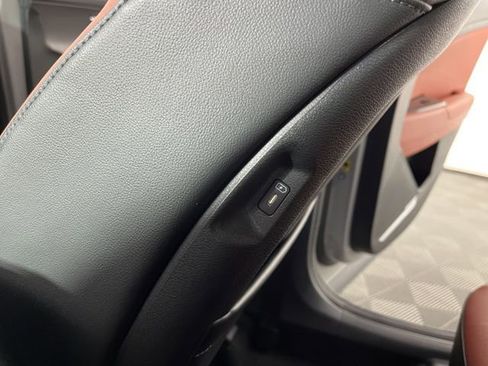 Used 2025 Kia Sportage SX image 45