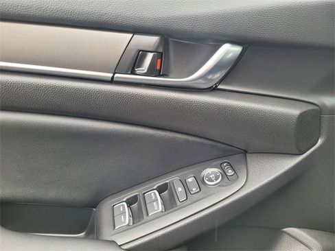 Used 2022 Honda Accord LX image 17