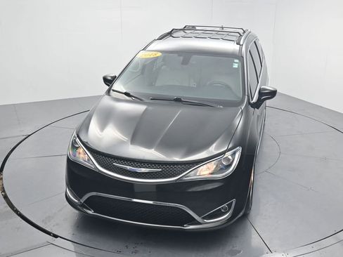 Used 2018 Chrysler Pacifica Touring-L Plus w/ Tire & Wheel Group image 61