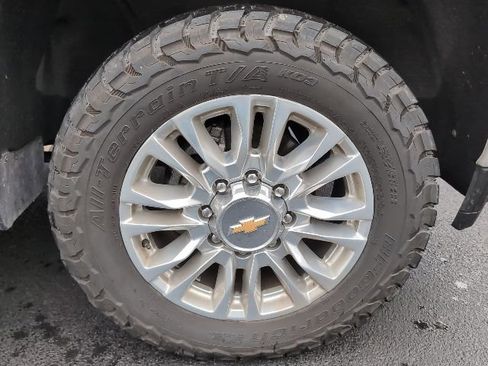 Used 2023 Chevrolet Silverado 2500 High Country image 9