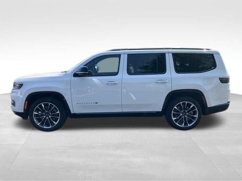 Used 2025 Jeep Wagoneer Series III w/ Premium Group I AWD/4WD image 11