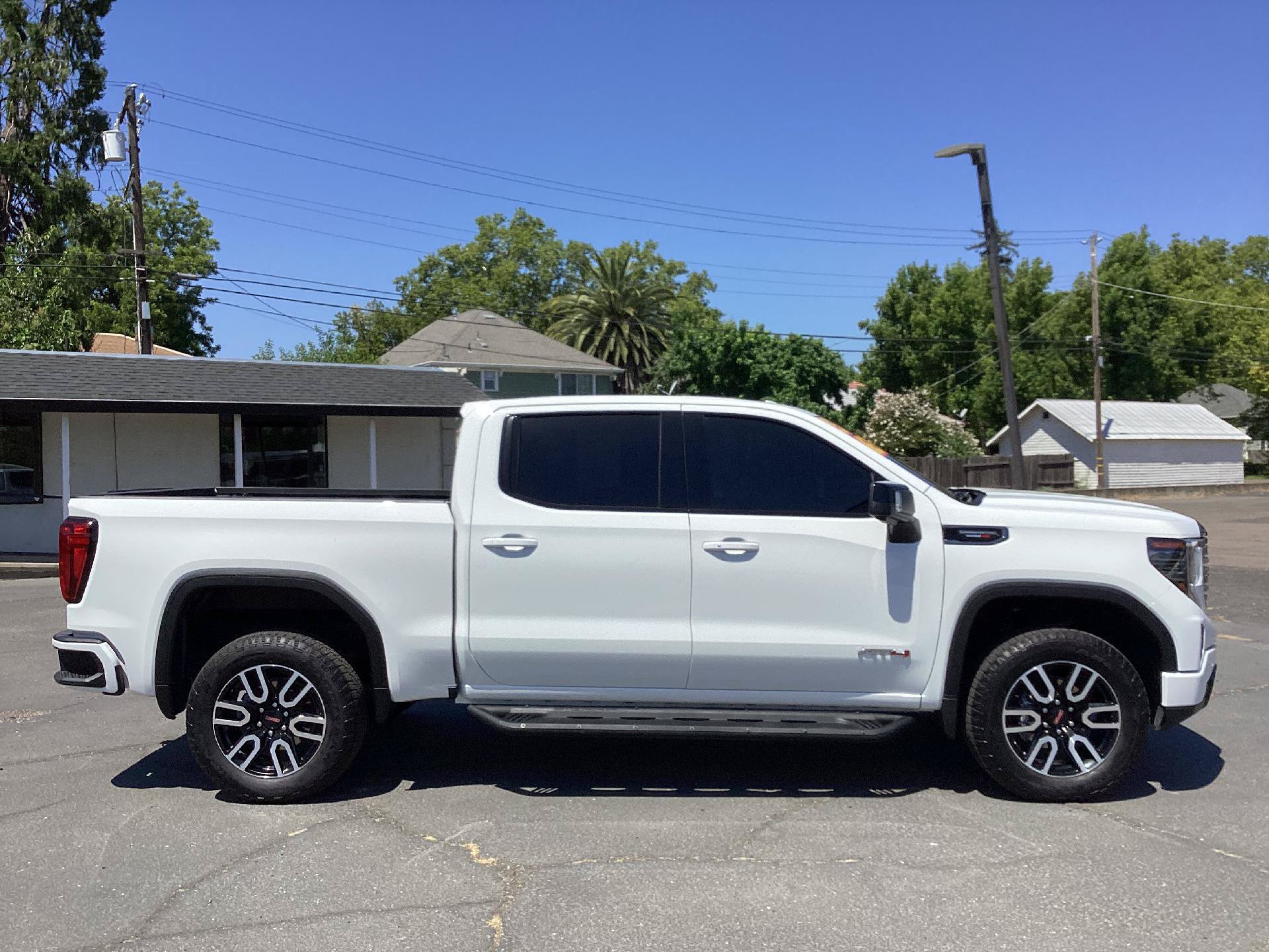 Used 2025 GMC Sierra 1500 AT4 w/ AT4 Premium Package AWD/4WD image 2