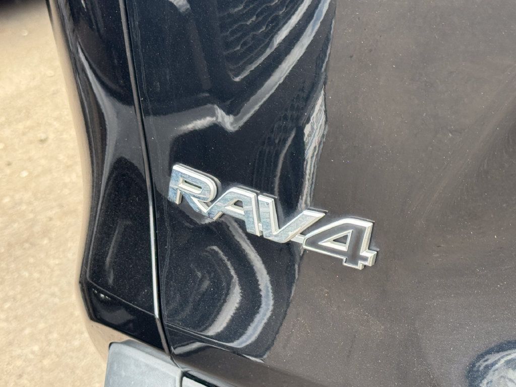 Used 2019 Toyota RAV4 XLE AWD/4WD image 18