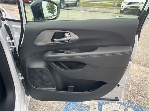 New 2026 Chrysler Pacifica Select image 54