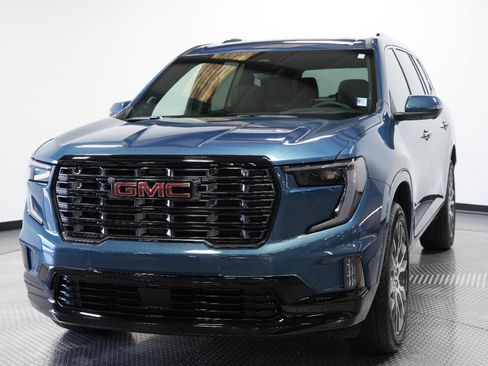 Used 2026 GMC Acadia Denali Ultimate w/ LPO, Floor Liner Package AWD/4WD image 5