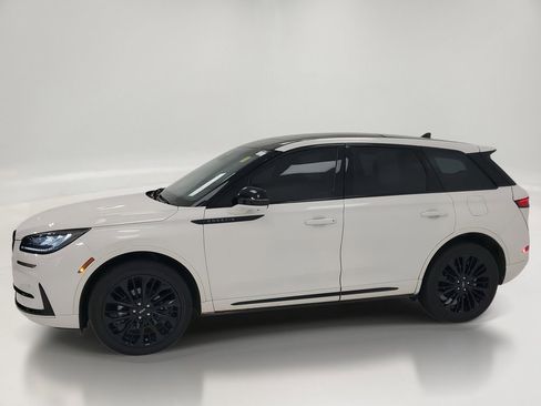 Used 2024 Lincoln Corsair AWD w/ Equipment Group 101A image 4