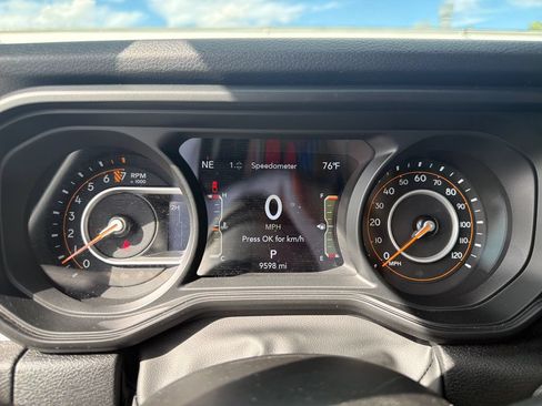 Used 2024 Jeep Gladiator Sport AWD/4WD image 22