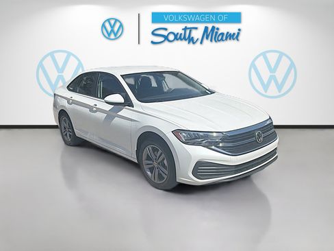 Certified 2023 Volkswagen Jetta SE FWD image 1