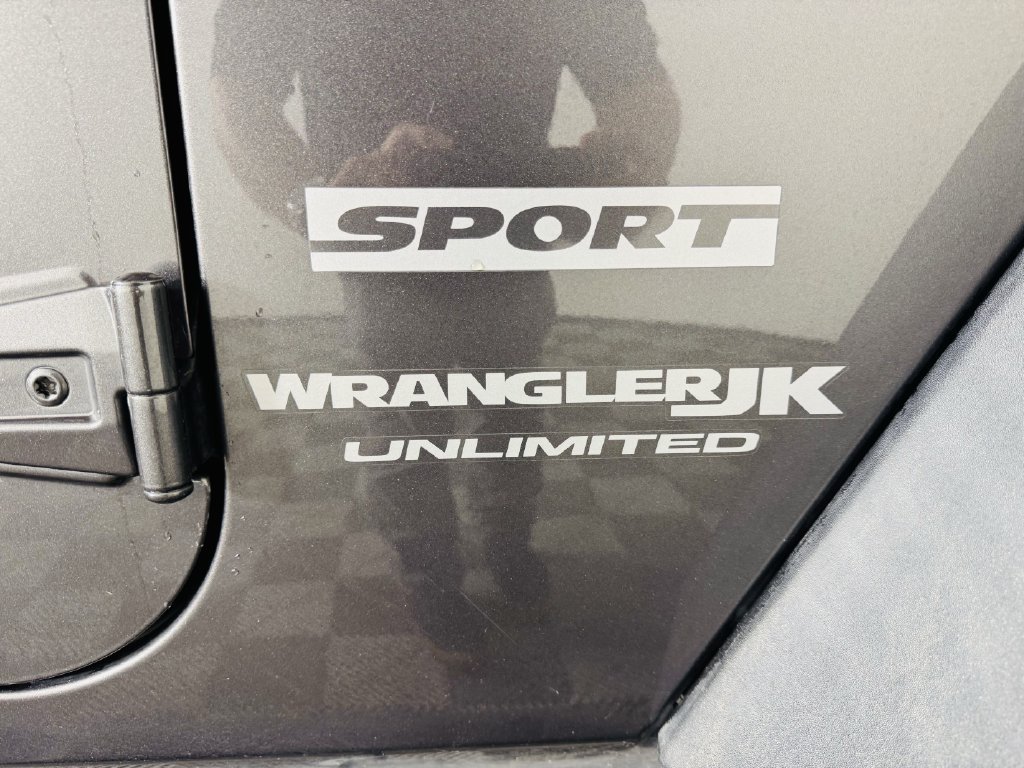 Used 2018 Jeep Wrangler Unlimited Sport w/ Connectivity Group AWD/4WD image 25