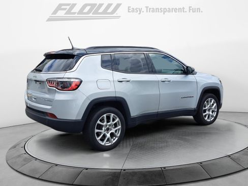 Used 2025 Jeep Compass Limited AWD/4WD image 9
