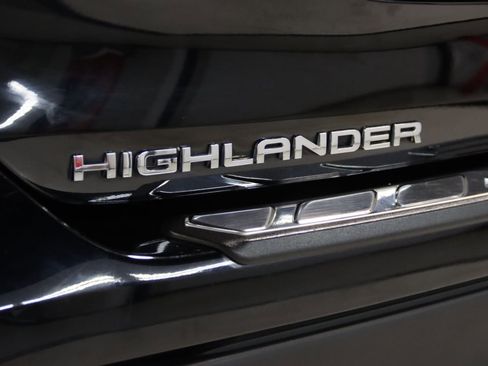 Used 2023 Toyota Highlander L image 21