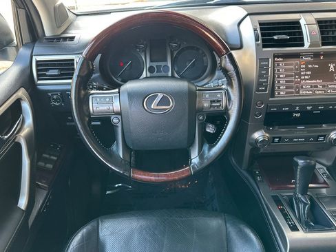 Used 2017 Lexus GX 460 Premium w/ Premium Package image 17