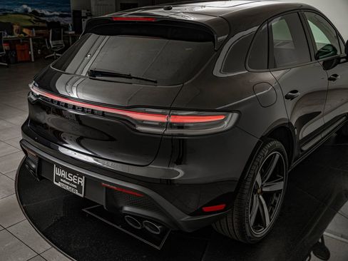 Certified 2025 Porsche Macan AWD/4WD image 19