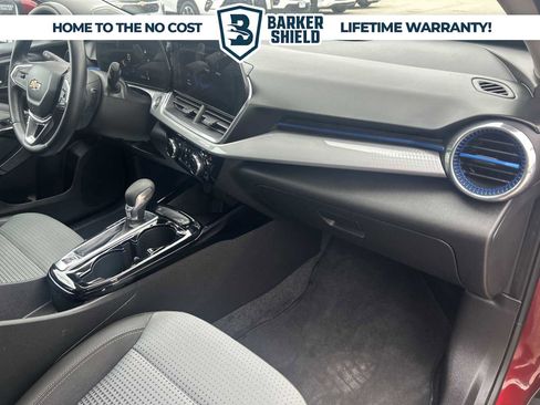 Used 2024 Chevrolet Trax LT w/ Driver Confidence Package image 27