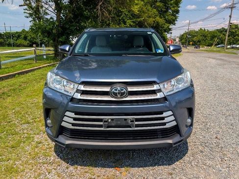 Used 2019 Toyota Highlander XLE AWD/4WD image 2