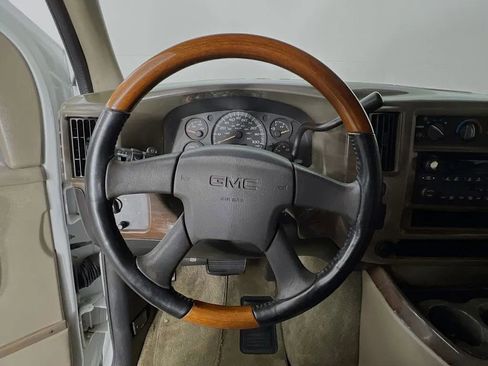 Used 2004 GMC Savana 1500 w/ Preferred Equipment Group image 12