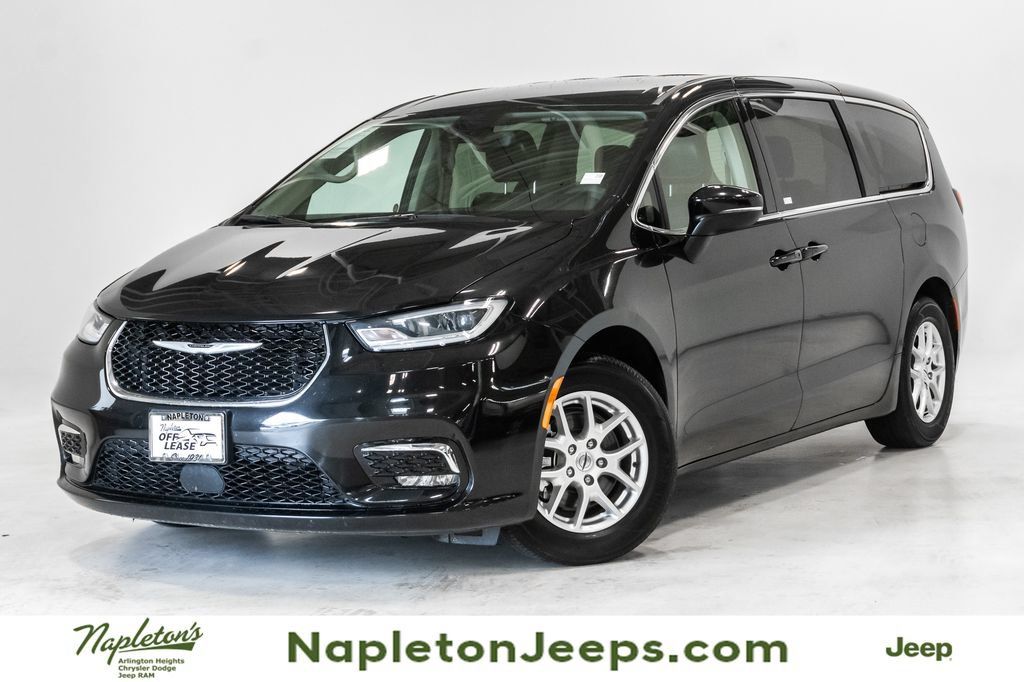 Used 2023 Chrysler Pacifica Touring-L FWD image 1