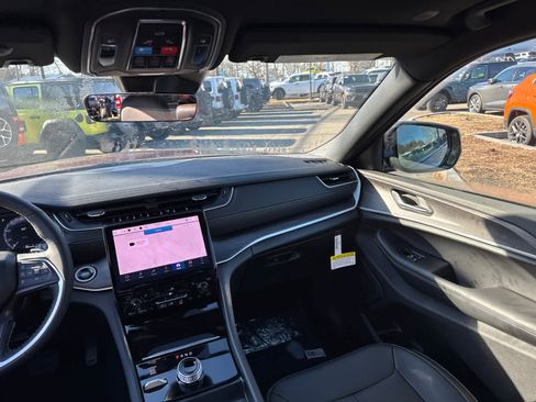 New 2025 Jeep Grand Cherokee Limited w/ Trailer Tow Package image 36