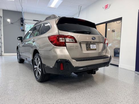 Used 2018 Subaru Outback 2.5i Limited AWD/4WD image 6