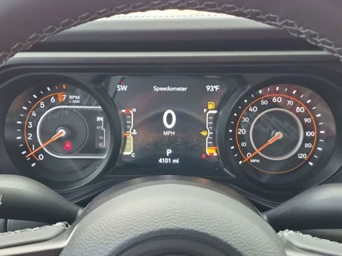 Used 2025 Jeep Gladiator Mojave AWD/4WD image 11