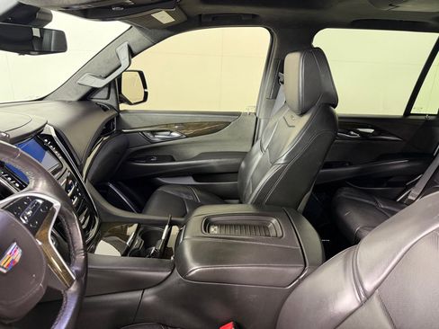 Used 2019 Cadillac Escalade Platinum AWD/4WD image 12
