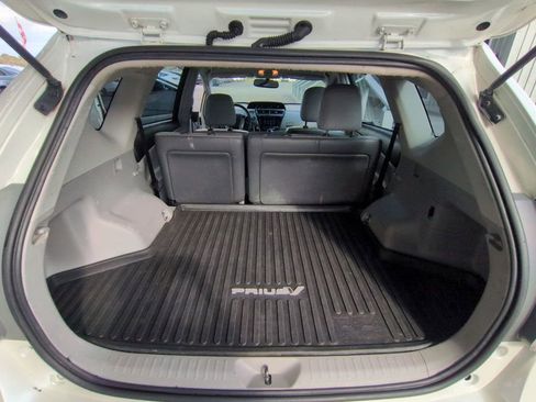 Used 2017 Toyota Prius V image 22