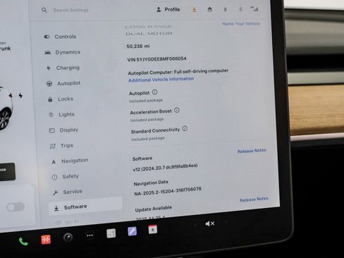 Used 2021 Tesla Model Y Long Range image 24