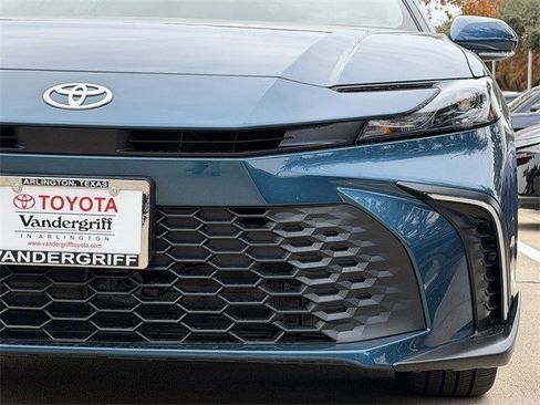 New 2026 Toyota Camry SE image 9