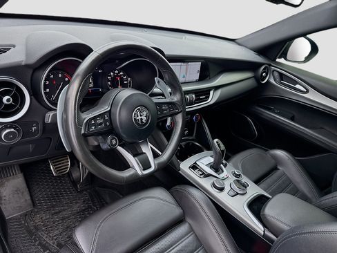 Used 2022 Alfa Romeo Stelvio Veloce AWD/4WD image 7