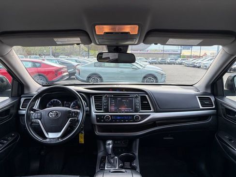 Used 2017 Toyota Highlander Plus image 20